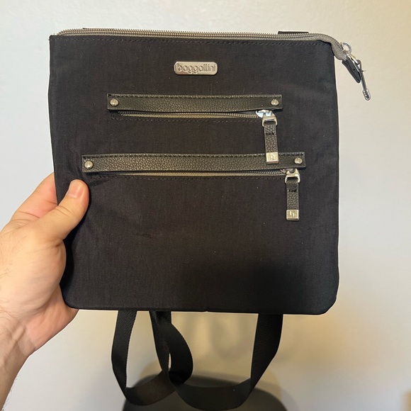 Baggallini Handbags - Baggallini Black Crossbody Bag